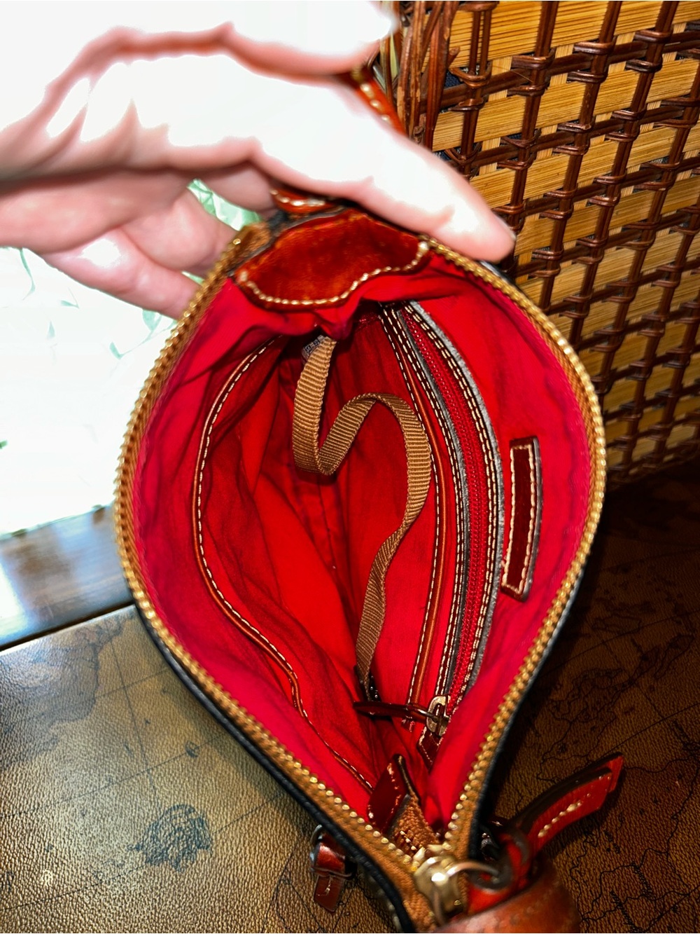Vintage Dooney & Bourke Pebble Grain All Weather Leather Carrier Crossbody Bag - Picture 8 of 11